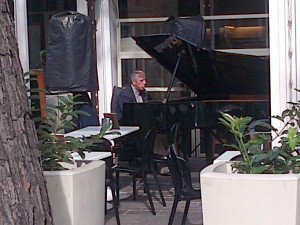 Un pianista d’eccezione per la domenica pescarese